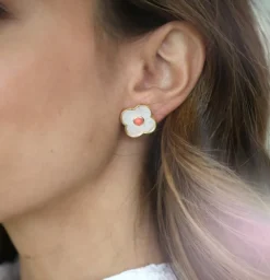 Clover Stud Coral