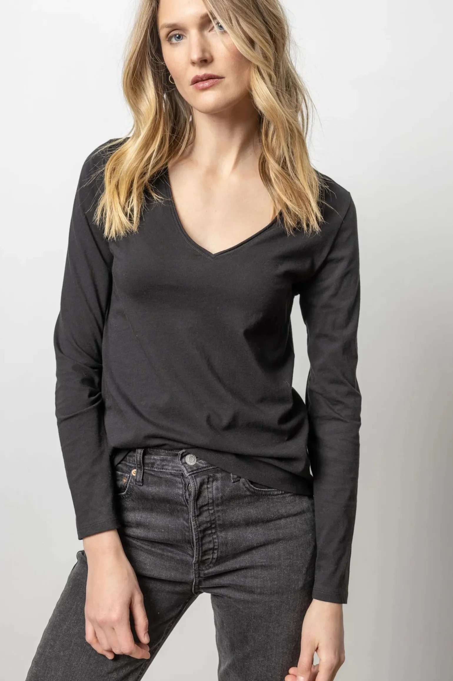 Rolled Edge V-Neck Tee Black