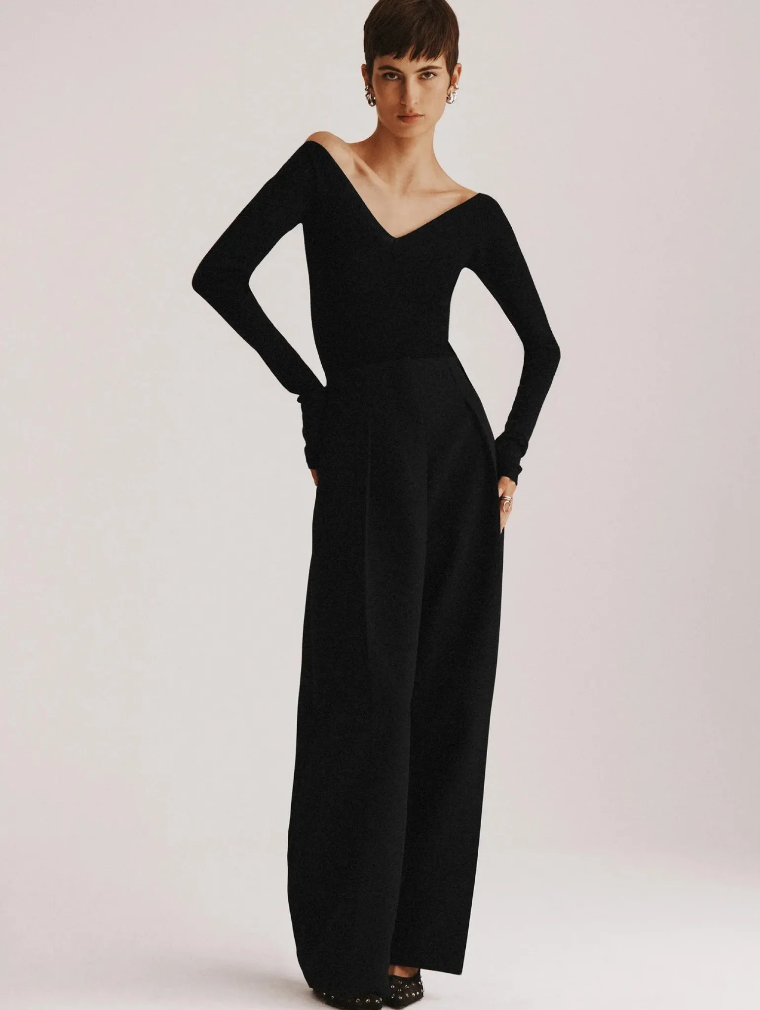 Superfine Merino Ribbed V-Neck Top Black