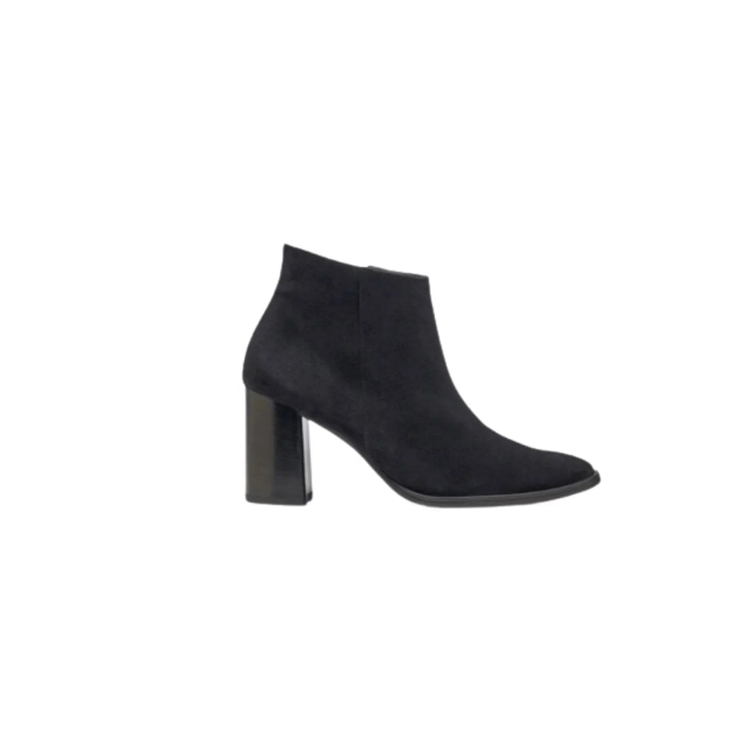 Winn Boot Black Soft Suede